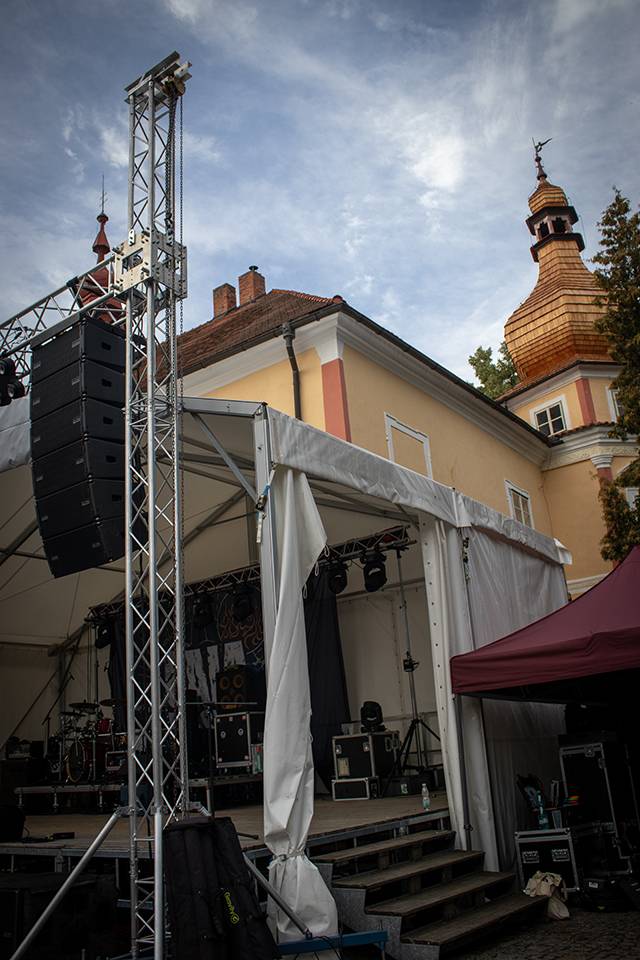 Konec prázdnin v Česticích: Gaiu Mesiah, Annu K. ani Sto zvířat bouře nezastavila