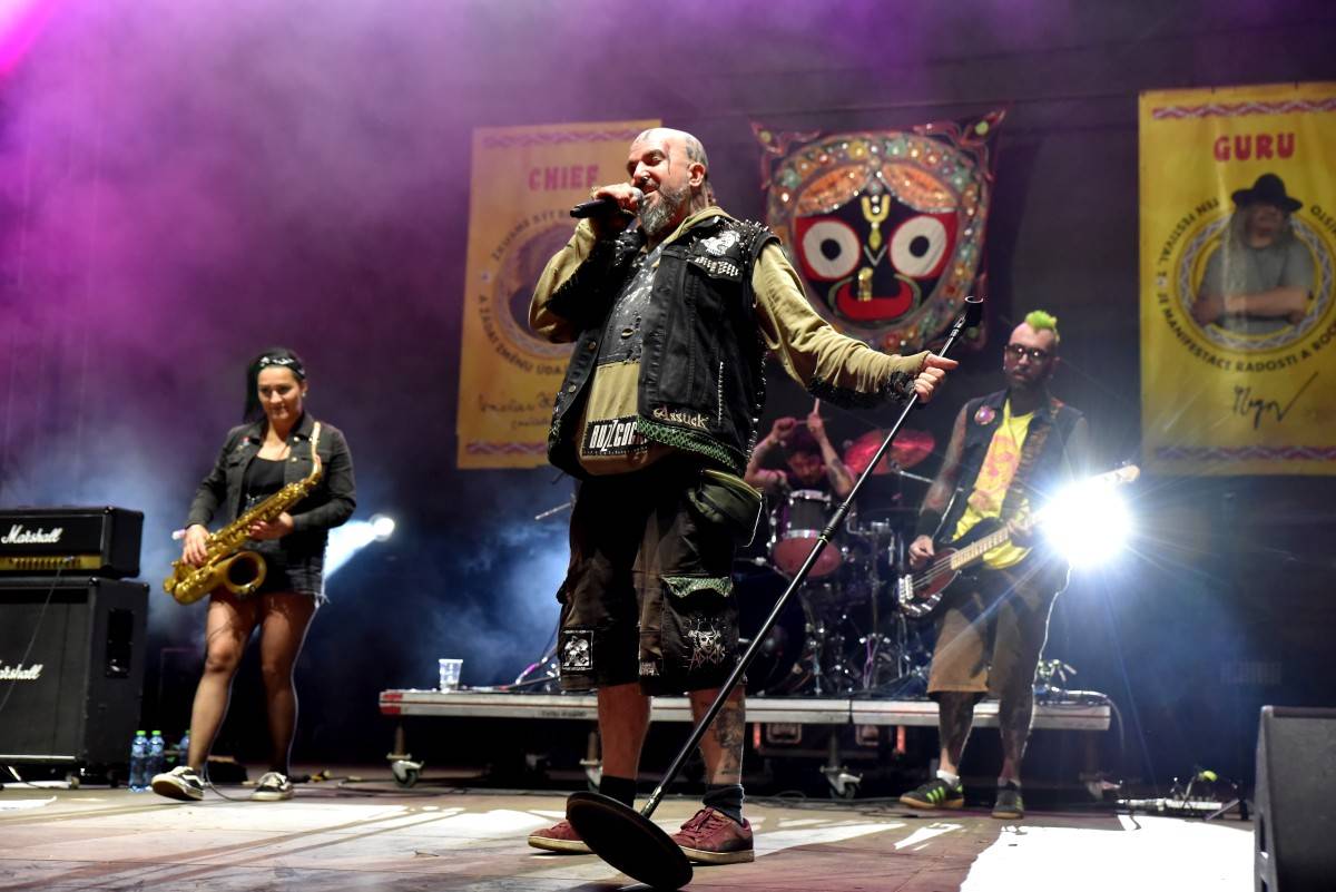 Závěr festivalu TrutnOFF obstarali punkeři Public Serpents, dorazili i Buty, Poletíme? a Ty Syčáci