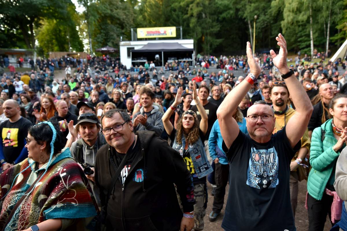 Závěr festivalu TrutnOFF obstarali punkeři Public Serpents, dorazili i Buty, Poletíme? a Ty Syčáci