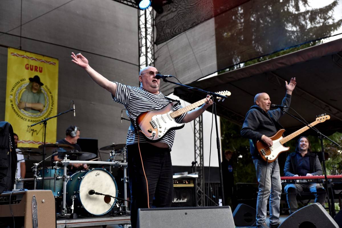 Závěr festivalu TrutnOFF obstarali punkeři Public Serpents, dorazili i Buty, Poletíme? a Ty Syčáci