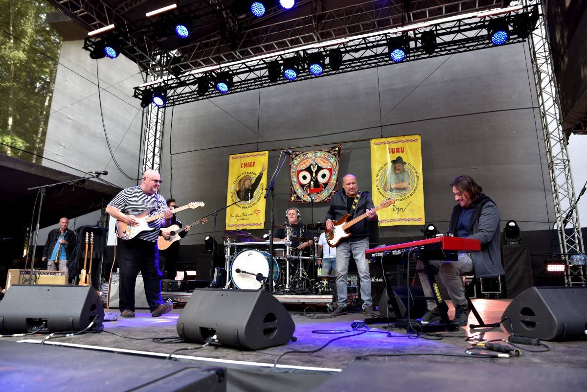 Závěr festivalu TrutnOFF obstarali punkeři Public Serpents, dorazili i Buty, Poletíme? a Ty Syčáci