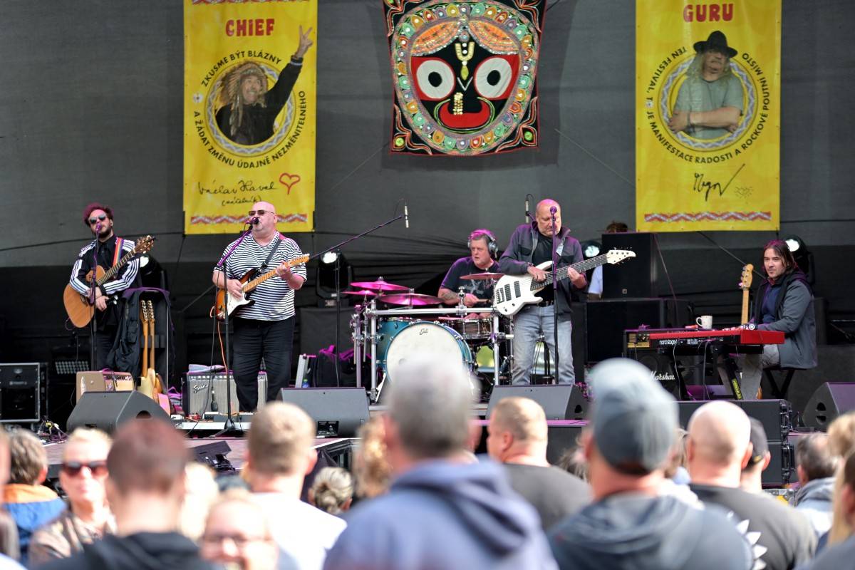 Závěr festivalu TrutnOFF obstarali punkeři Public Serpents, dorazili i Buty, Poletíme? a Ty Syčáci