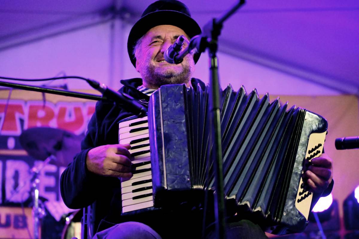 Závěr festivalu TrutnOFF obstarali punkeři Public Serpents, dorazili i Buty, Poletíme? a Ty Syčáci