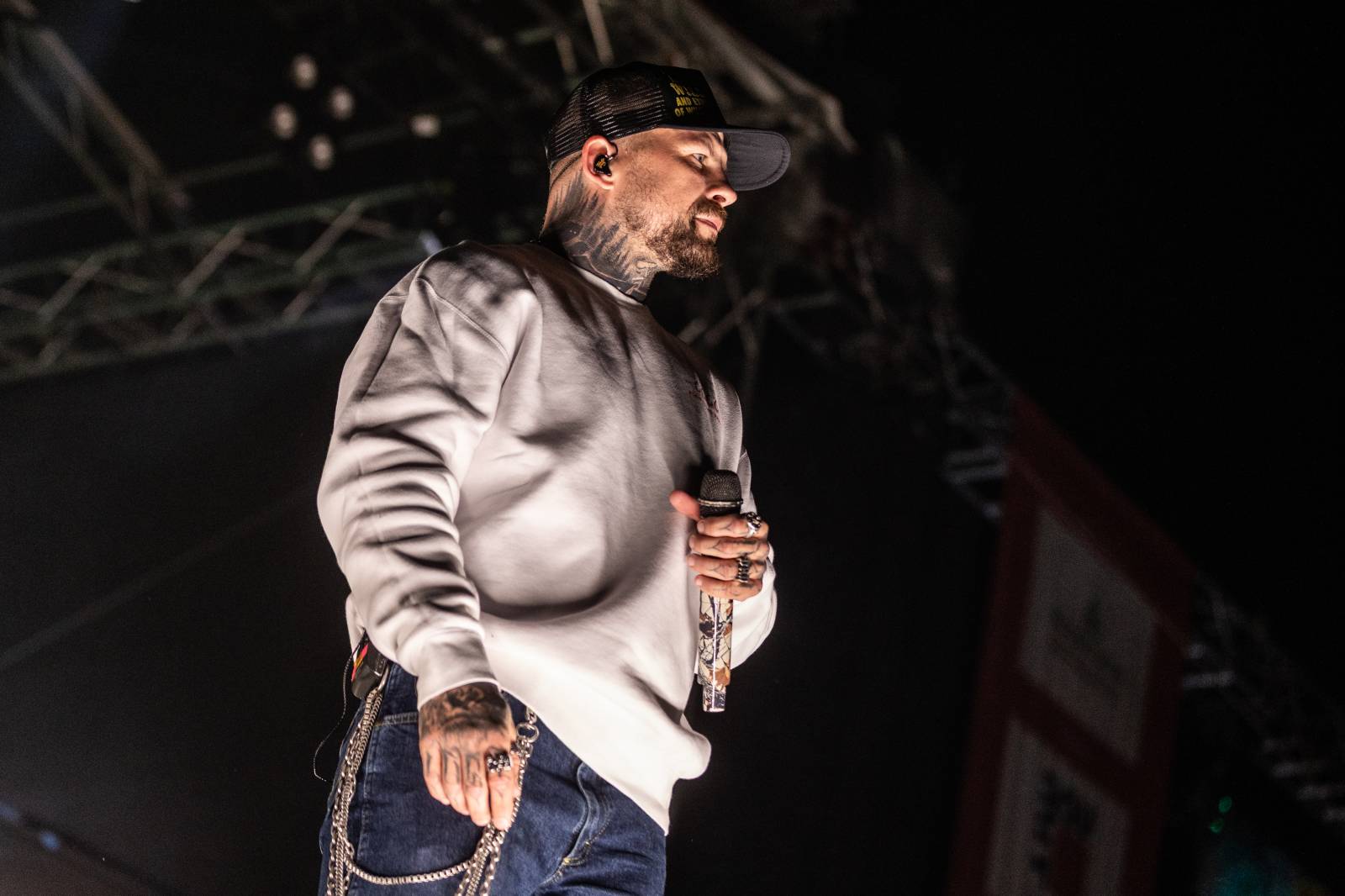 Hrady CZ na Bezdězu: Dojemné proslovy Marpa, punková rozcvička Visacího zámku i velkolepá show Dymytry