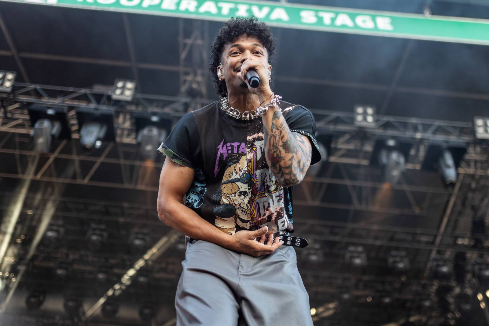 Hrady CZ na Bezdězu: Dojemné proslovy Marpa, punková rozcvička Visacího zámku i velkolepá show Dymytry