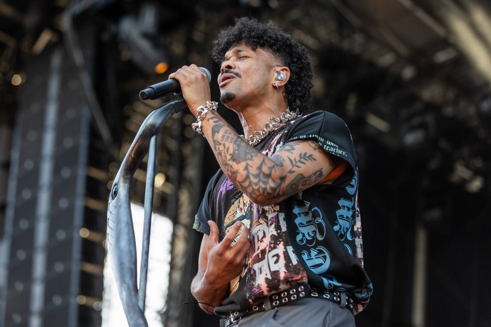 Hrady CZ na Bezdězu: Dojemné proslovy Marpa, punková rozcvička Visacího zámku i velkolepá show Dymytry