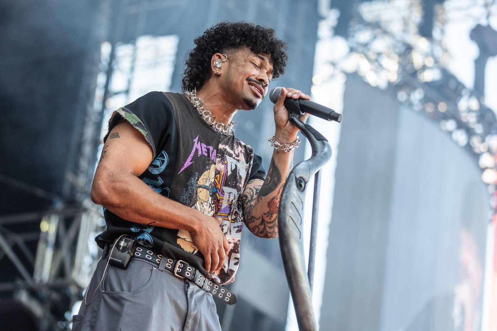 Hrady CZ na Bezdězu: Dojemné proslovy Marpa, punková rozcvička Visacího zámku i velkolepá show Dymytry