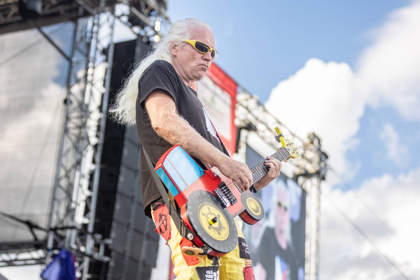 Hrady CZ na Bezdězu: Dojemné proslovy Marpa, punková rozcvička Visacího zámku i velkolepá show Dymytry