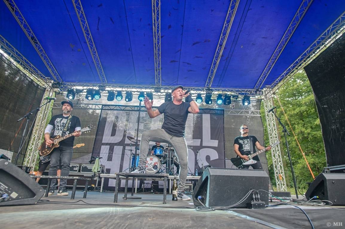 Rockové léto na Mži slavilo deset let. Festivalu blahopřáli Cocotte Minute, Komunál, De Bill Heads i Septic People