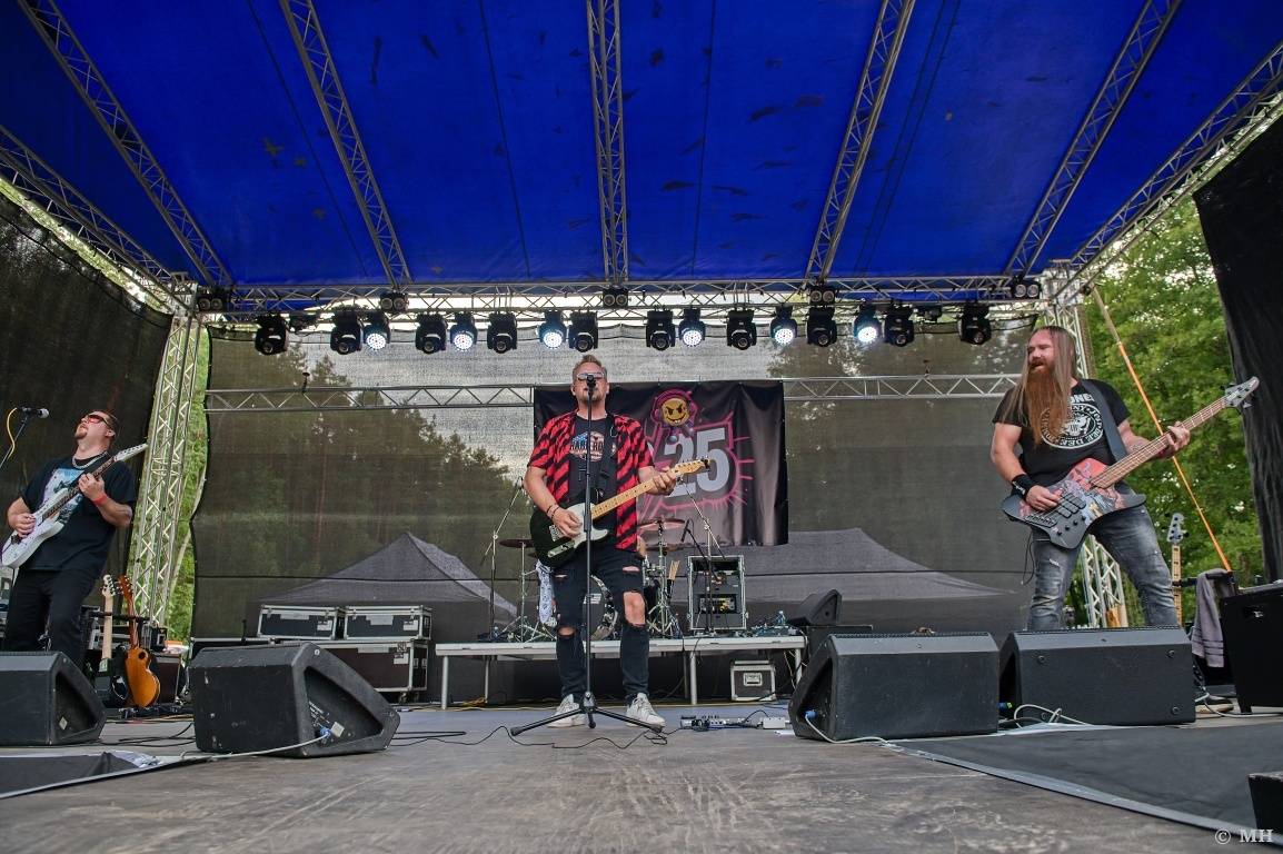 Rockové léto na Mži slavilo deset let. Festivalu blahopřáli Cocotte Minute, Komunál, De Bill Heads i Septic People