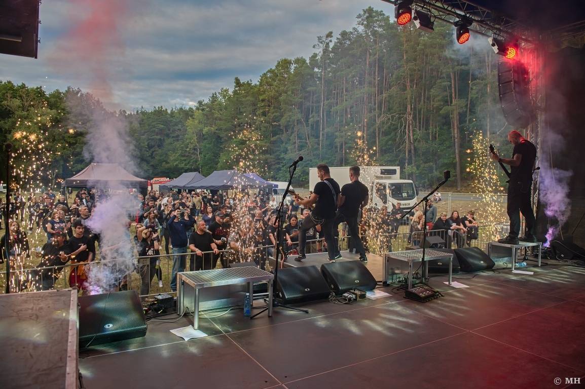Rockové léto na Mži slavilo deset let. Festivalu blahopřáli Cocotte Minute, Komunál, De Bill Heads i Septic People