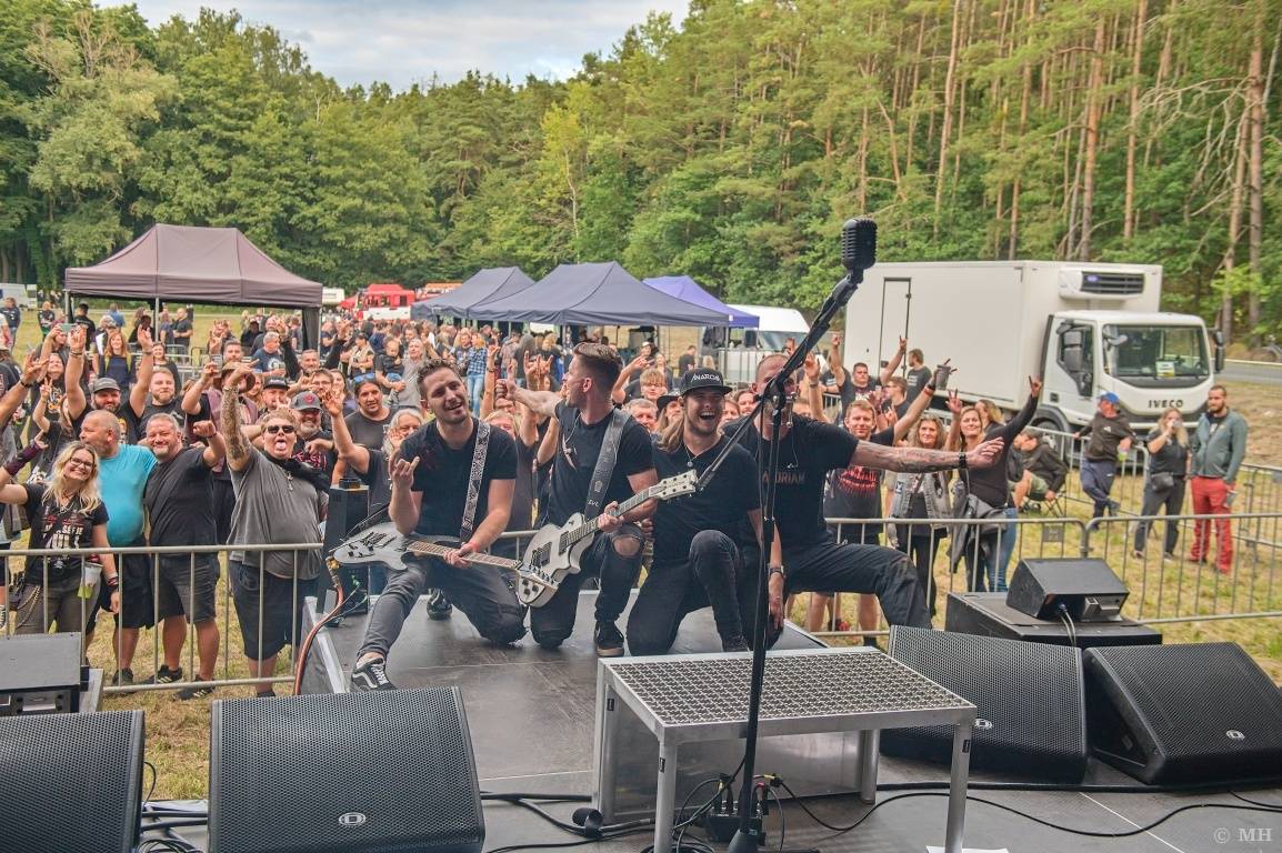 Rockové léto na Mži slavilo deset let. Festivalu blahopřáli Cocotte Minute, Komunál, De Bill Heads i Septic People