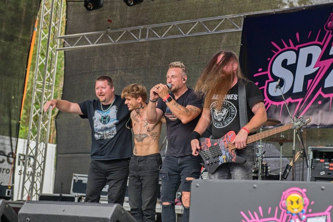 Rockové léto na Mži slavilo deset let. Festivalu blahopřáli Cocotte Minute, Komunál, De Bill Heads i Septic People