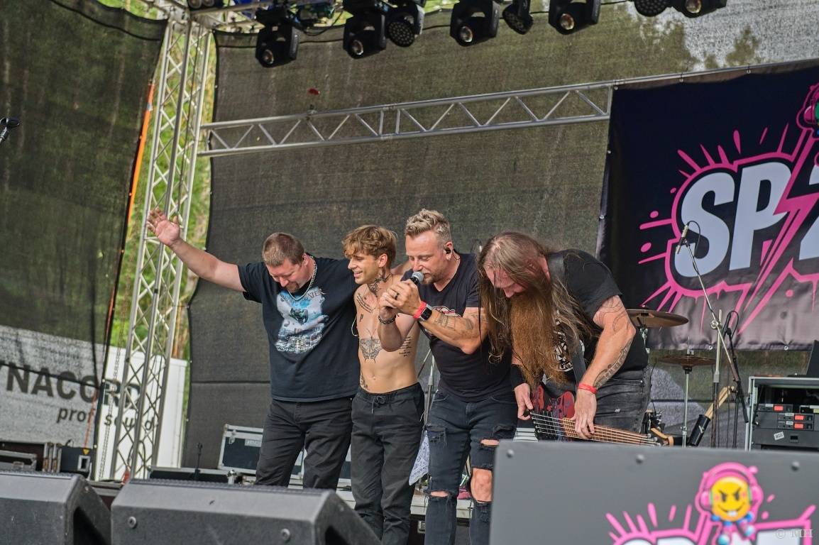 Rockové léto na Mži slavilo deset let. Festivalu blahopřáli Cocotte Minute, Komunál, De Bill Heads i Septic People