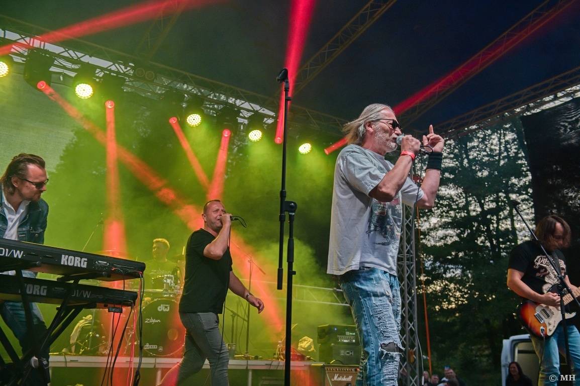 Rockové léto na Mži slavilo deset let. Festivalu blahopřáli Cocotte Minute, Komunál, De Bill Heads i Septic People