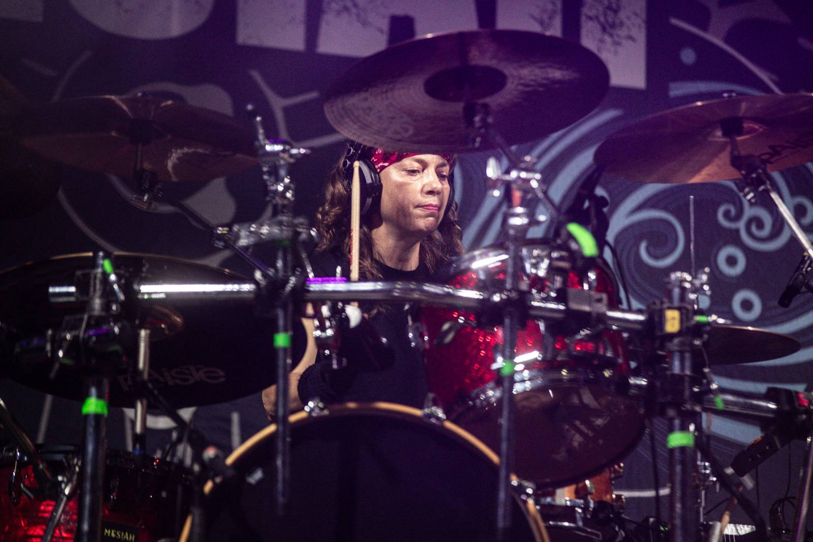 Druhý den na Hradech CZ na Bezdězu: Henych 666 strhli (ne)metalisty, Robert Kodym házel kytaru mezi fanoušky