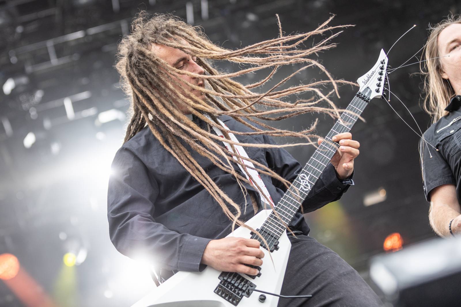 Druhý den na Hradech CZ na Bezdězu: Henych 666 strhli (ne)metalisty, Robert Kodym házel kytaru mezi fanoušky