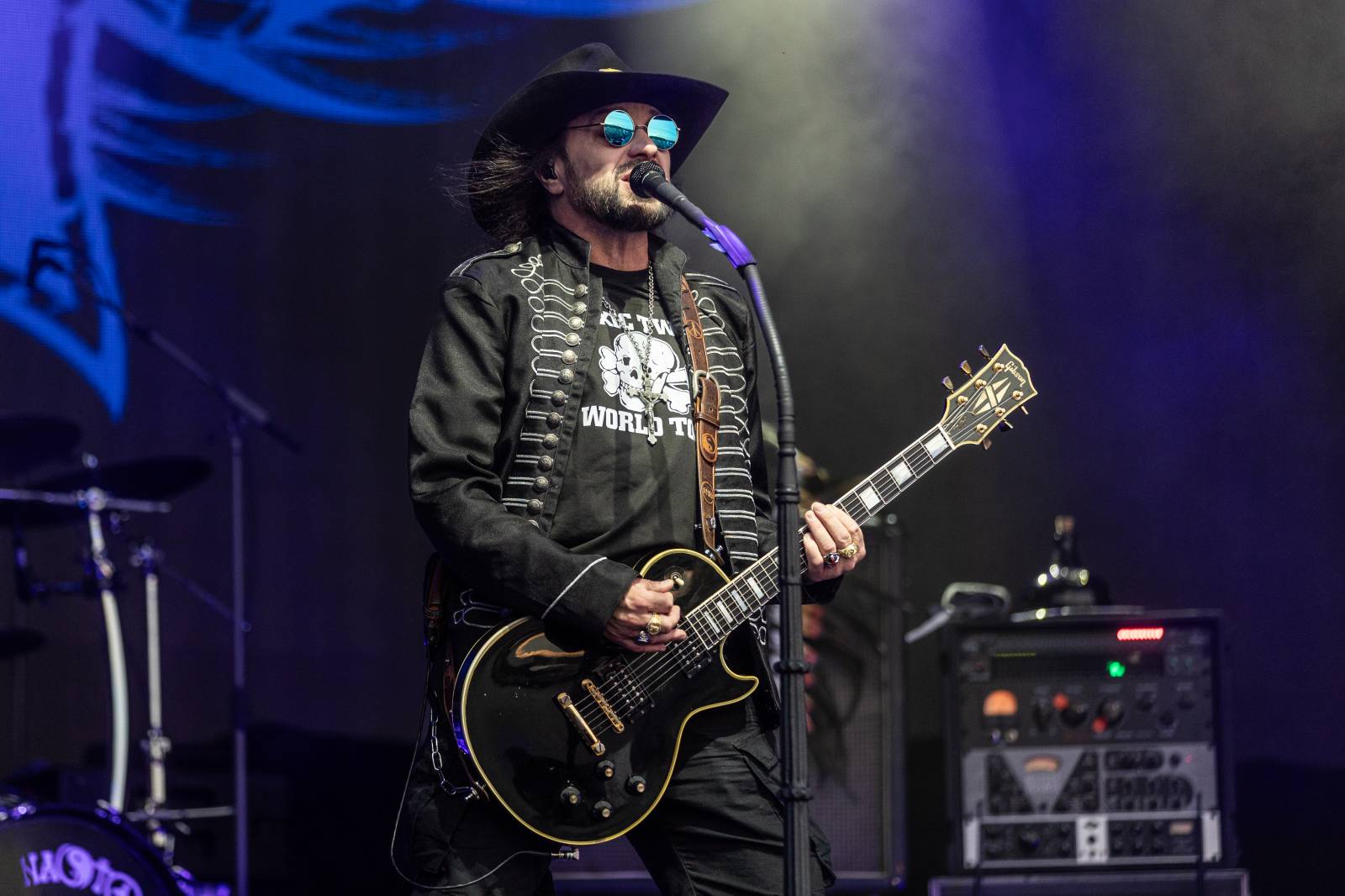 Druhý den na Hradech CZ na Bezdězu: Henych 666 strhli (ne)metalisty, Robert Kodym házel kytaru mezi fanoušky