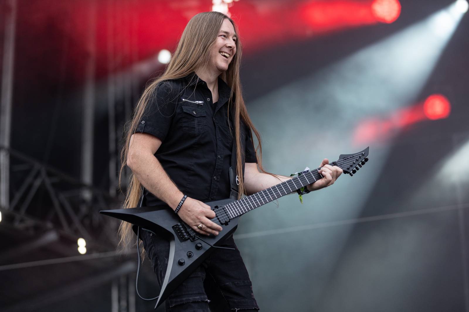 Druhý den na Hradech CZ na Bezdězu: Henych 666 strhli (ne)metalisty, Robert Kodym házel kytaru mezi fanoušky