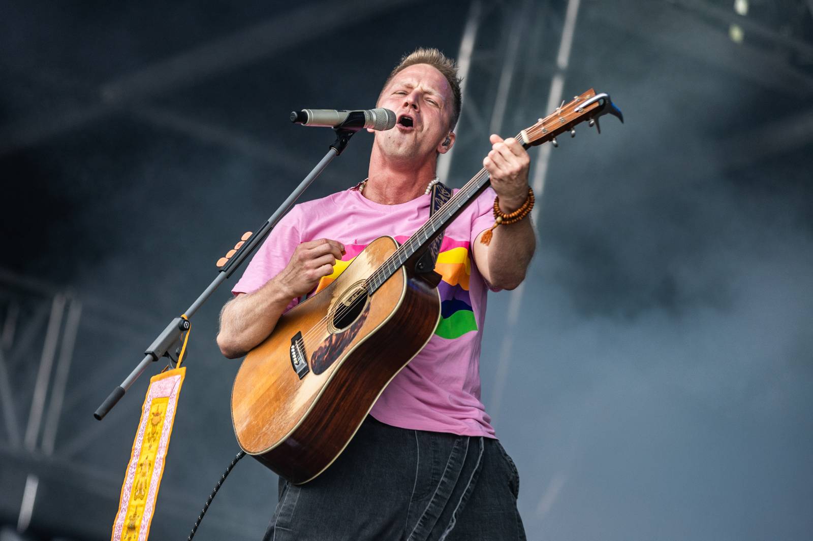 Druhý den na Hradech CZ na Bezdězu: Henych 666 strhli (ne)metalisty, Robert Kodym házel kytaru mezi fanoušky