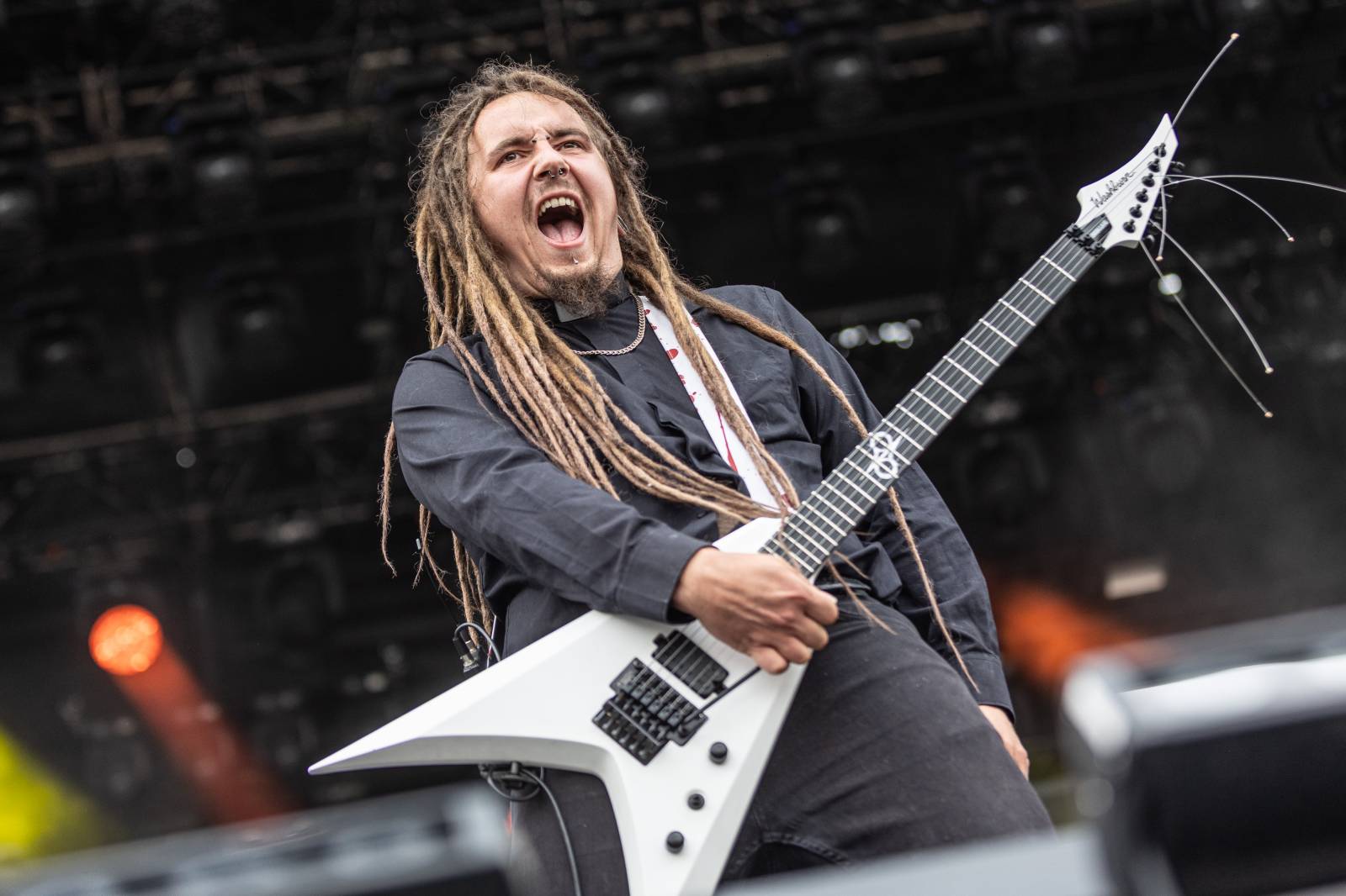 Druhý den na Hradech CZ na Bezdězu: Henych 666 strhli (ne)metalisty, Robert Kodym házel kytaru mezi fanoušky