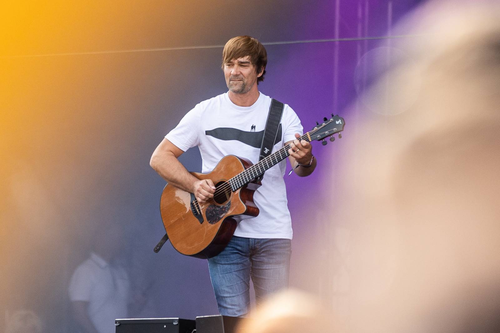 Druhý den na Hradech CZ na Bezdězu: Henych 666 strhli (ne)metalisty, Robert Kodym házel kytaru mezi fanoušky