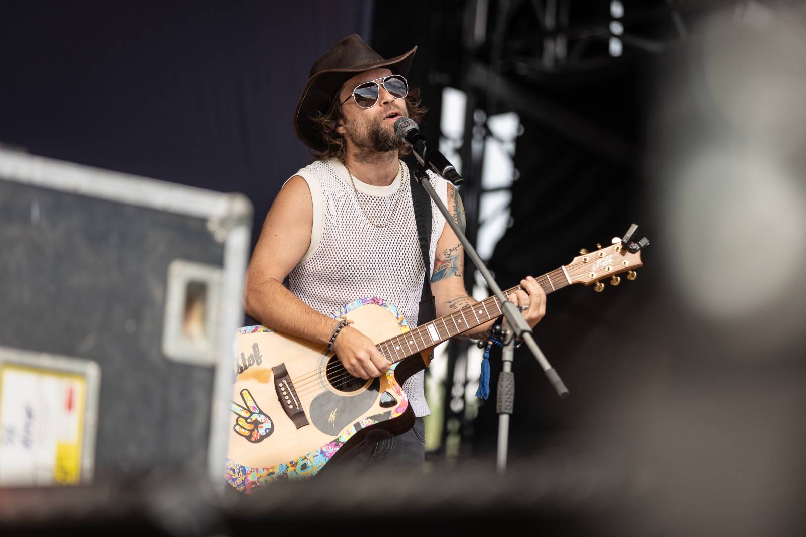 Druhý den na Hradech CZ na Bezdězu: Henych 666 strhli (ne)metalisty, Robert Kodym házel kytaru mezi fanoušky