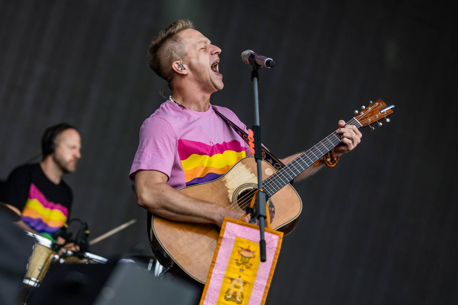 Druhý den na Hradech CZ na Bezdězu: Henych 666 strhli (ne)metalisty, Robert Kodym házel kytaru mezi fanoušky