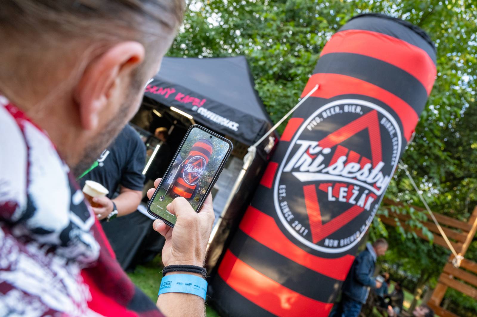 Tři sestry nezastavil ani déšť. V Hořicích pozvali fanoušky na oslavu narozenin do O2 areny