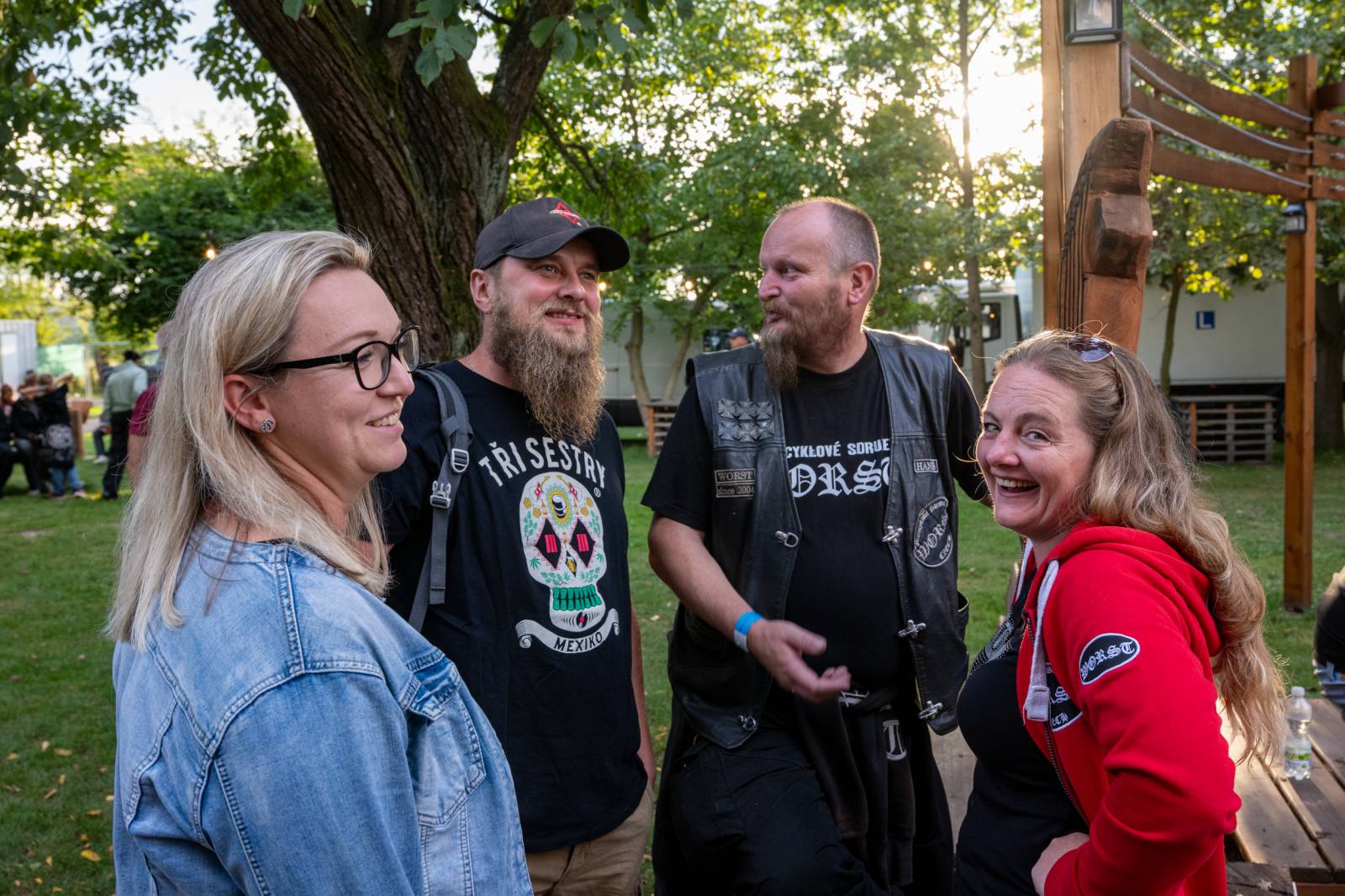 Tři sestry nezastavil ani déšť. V Hořicích pozvali fanoušky na oslavu narozenin do O2 areny
