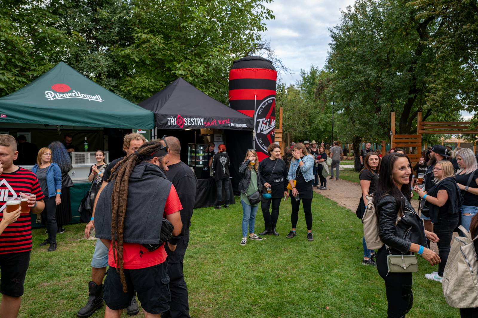 Tři sestry nezastavil ani déšť. V Hořicích pozvali fanoušky na oslavu narozenin do O2 areny