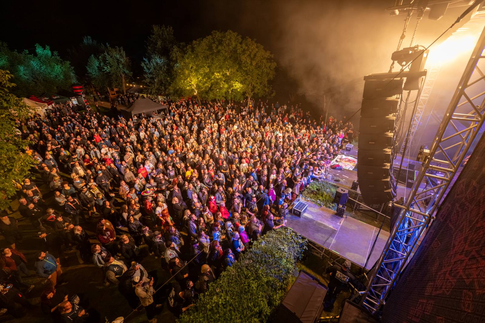 Tři sestry nezastavil ani déšť. V Hořicích pozvali fanoušky na oslavu narozenin do O2 areny