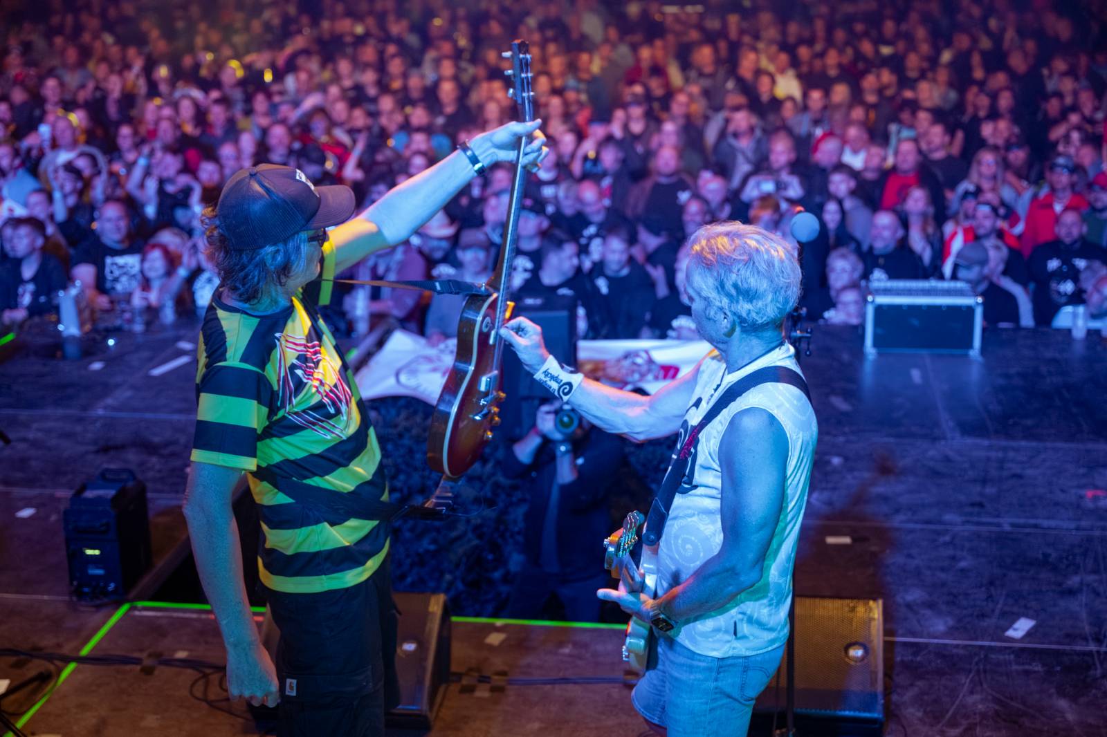 Tři sestry nezastavil ani déšť. V Hořicích pozvali fanoušky na oslavu narozenin do O2 areny