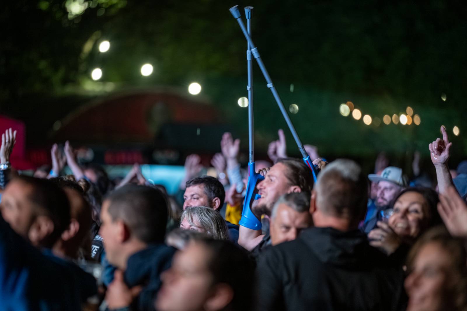 Tři sestry nezastavil ani déšť. V Hořicích pozvali fanoušky na oslavu narozenin do O2 areny