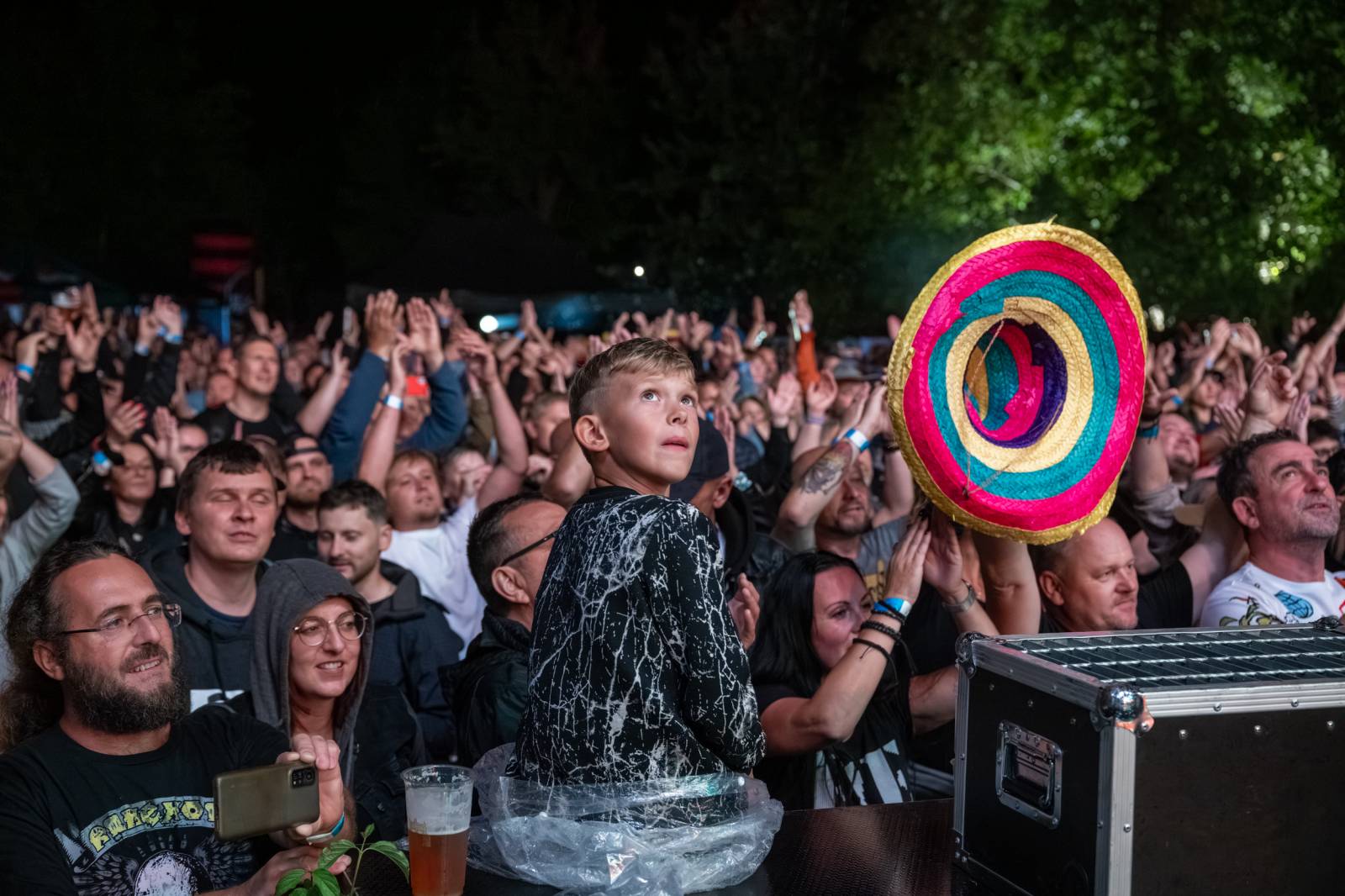 Tři sestry nezastavil ani déšť. V Hořicích pozvali fanoušky na oslavu narozenin do O2 areny