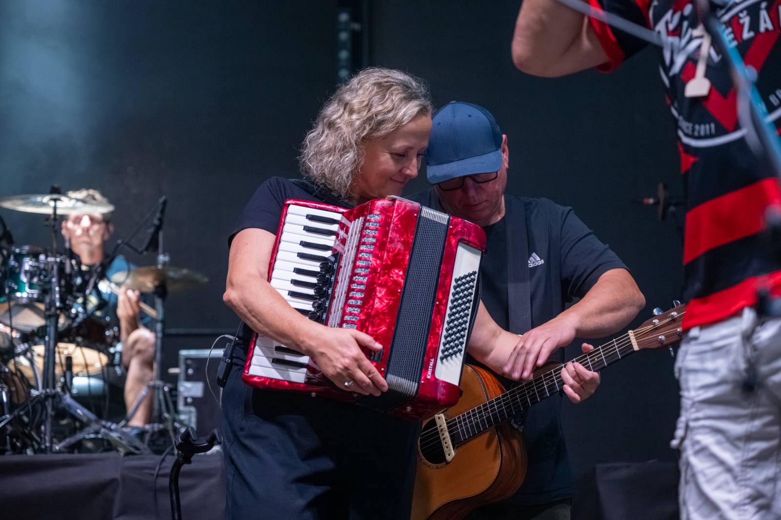Tři sestry nezastavil ani déšť. V Hořicích pozvali fanoušky na oslavu narozenin do O2 areny