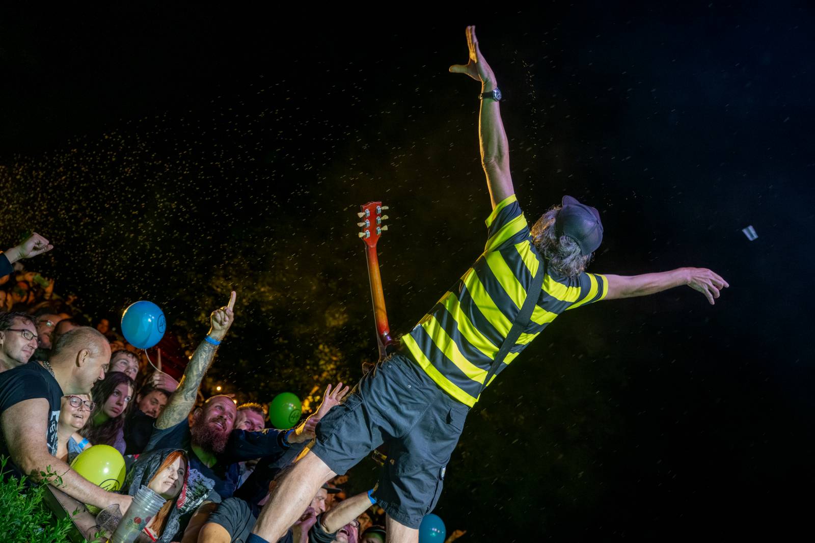 Tři sestry nezastavil ani déšť. V Hořicích pozvali fanoušky na oslavu narozenin do O2 areny