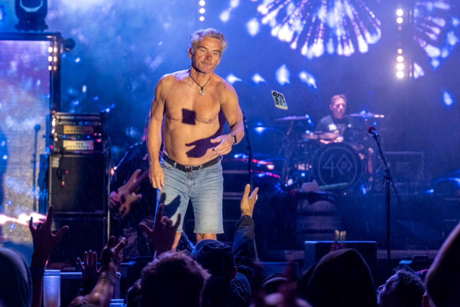 Tři sestry nezastavil ani déšť. V Hořicích pozvali fanoušky na oslavu narozenin do O2 areny