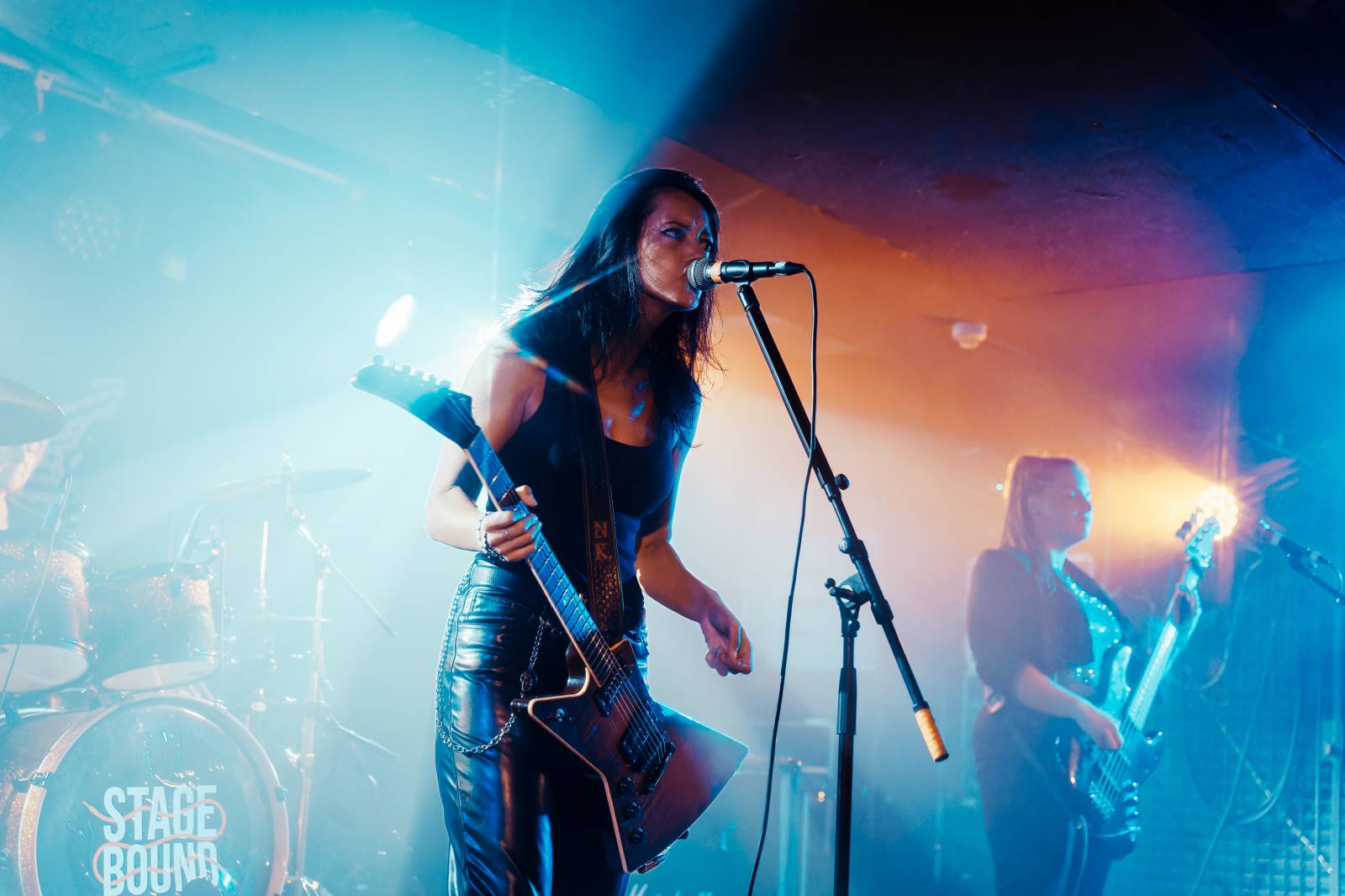 Rock Café hostilo první ročník festivalu StageBound. Zahráli The Agony i The.Swith, kteří se loučili s fanoušky