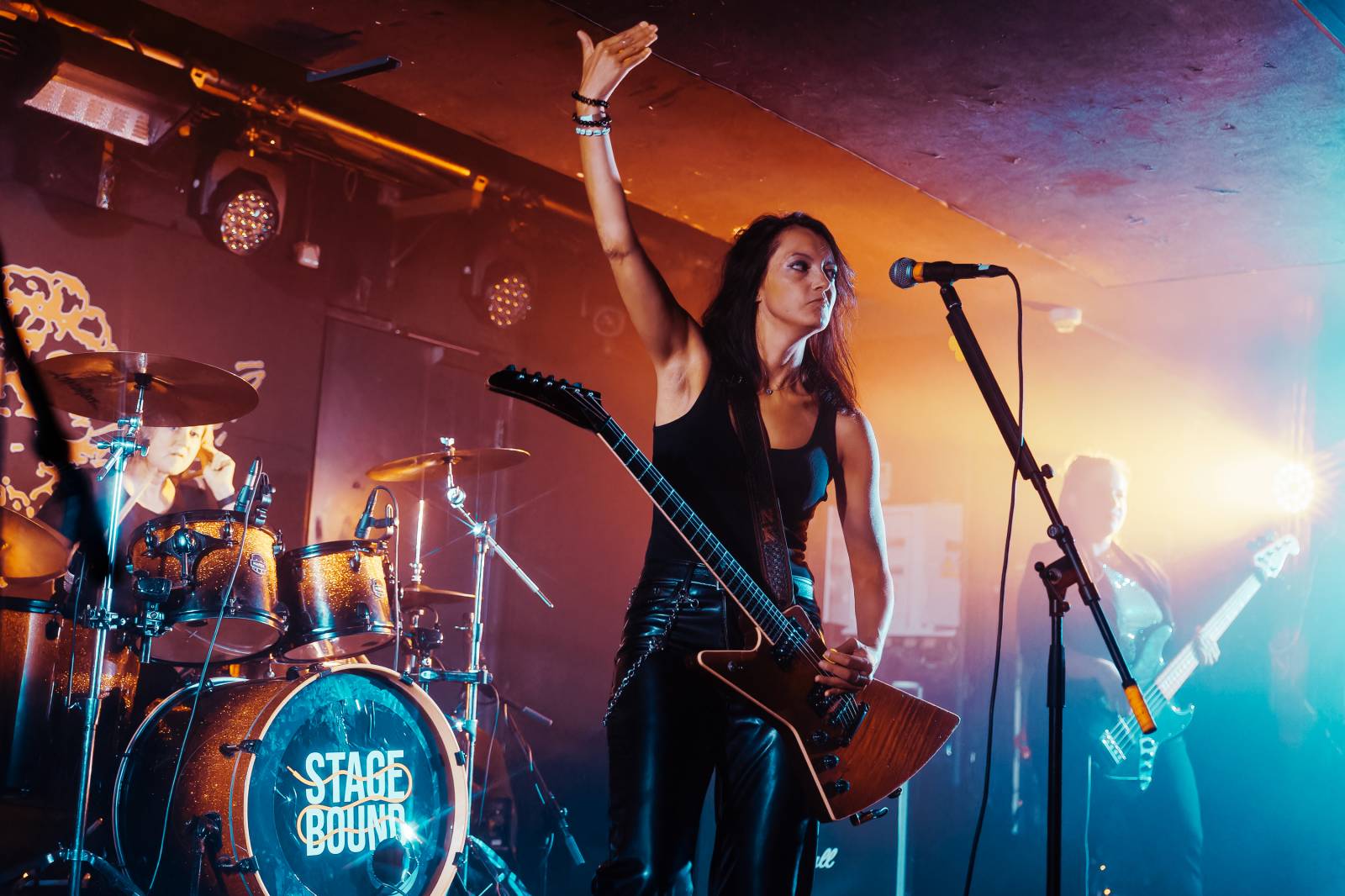 Rock Café hostilo první ročník festivalu StageBound. Zahráli The Agony i The.Swith, kteří se loučili s fanoušky