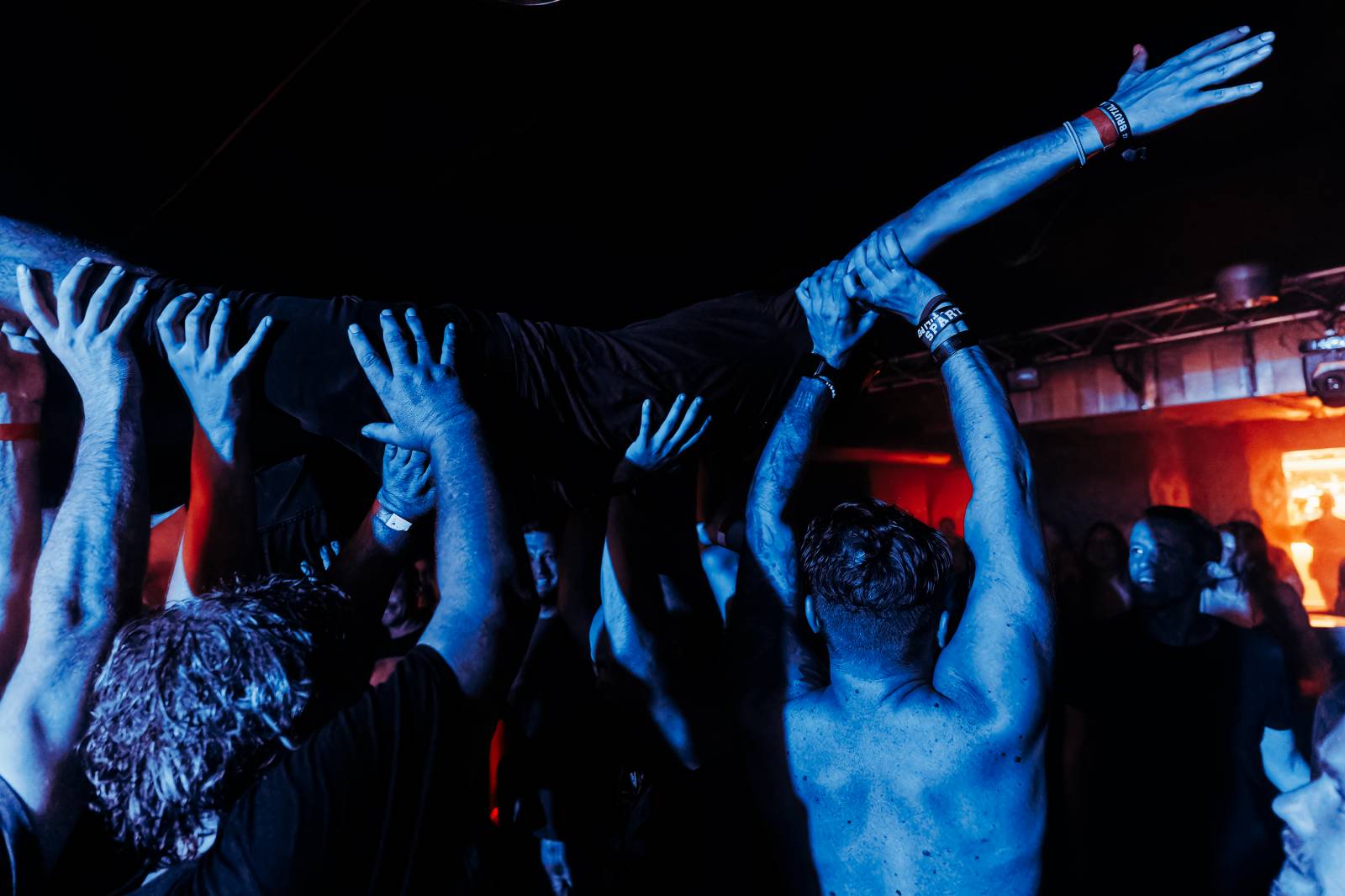 Rock Café hostilo první ročník festivalu StageBound. Zahráli The Agony i The.Swith, kteří se loučili s fanoušky