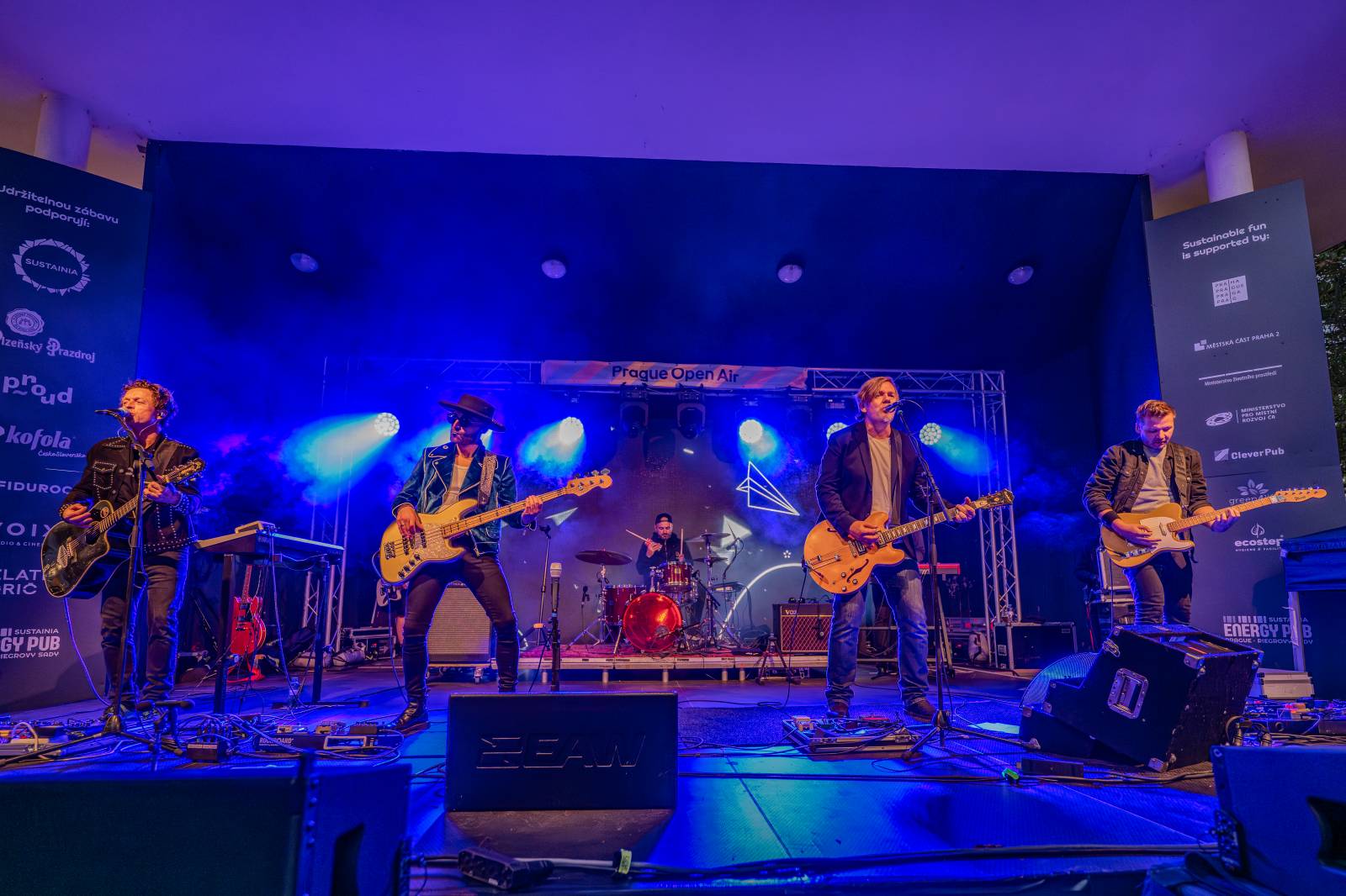 Michal Hrůza pozval fanoušky do Riegrových sadů, dorazila i Klára Vytisková