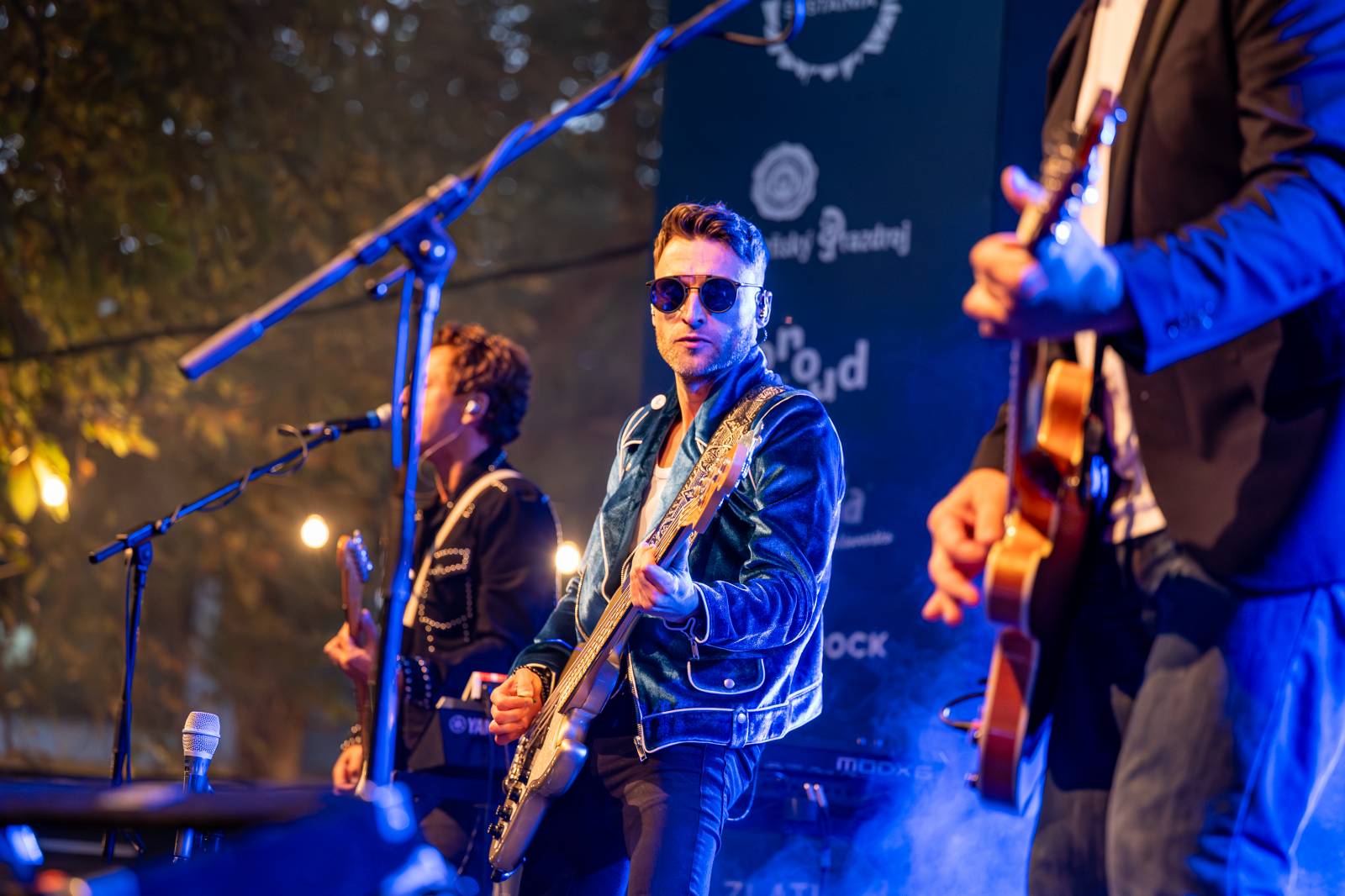 Michal Hrůza pozval fanoušky do Riegrových sadů, dorazila i Klára Vytisková