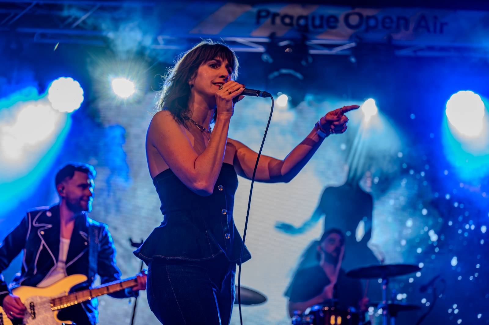 Michal Hrůza pozval fanoušky do Riegrových sadů, dorazila i Klára Vytisková