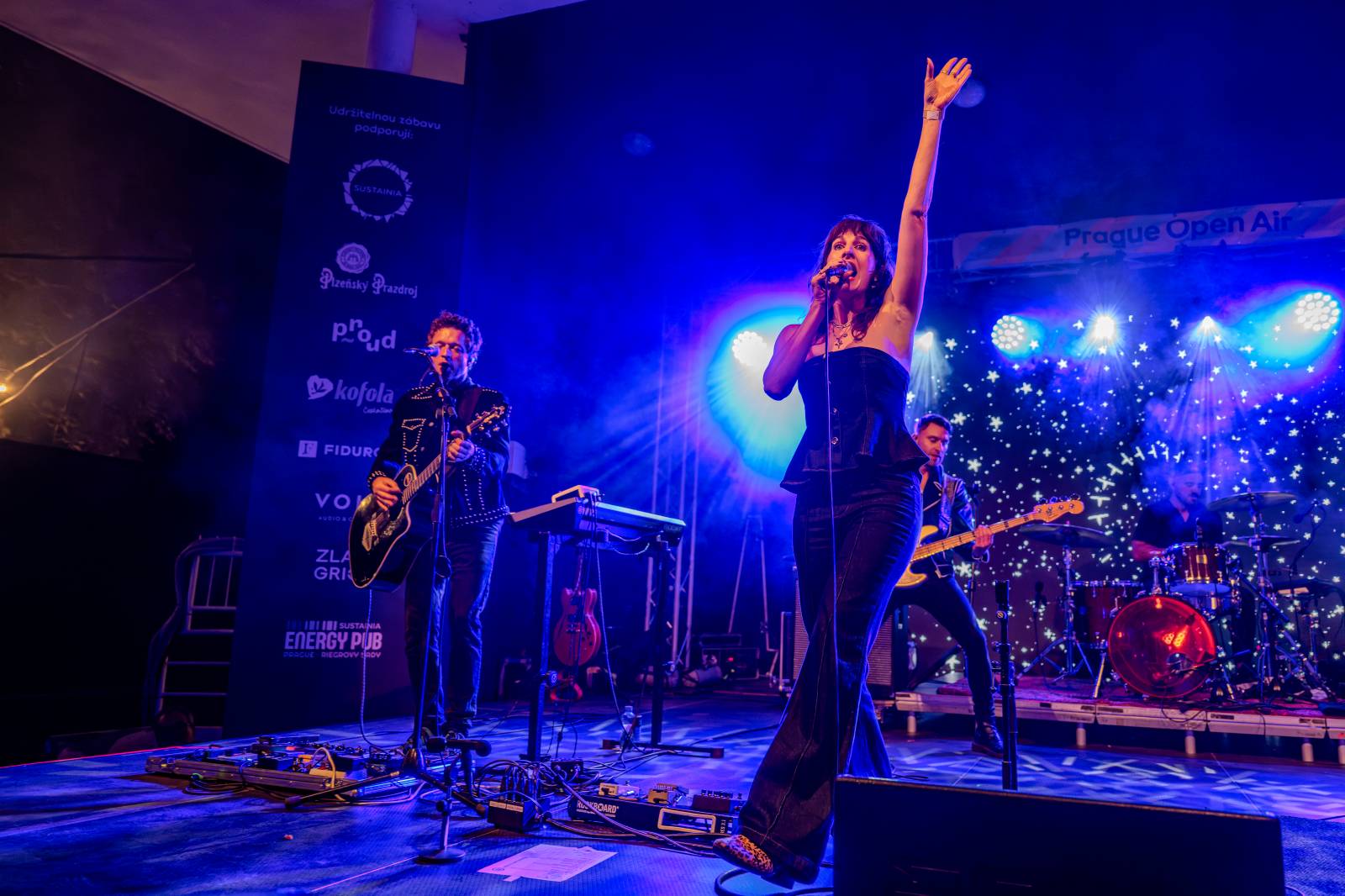 Michal Hrůza pozval fanoušky do Riegrových sadů, dorazila i Klára Vytisková