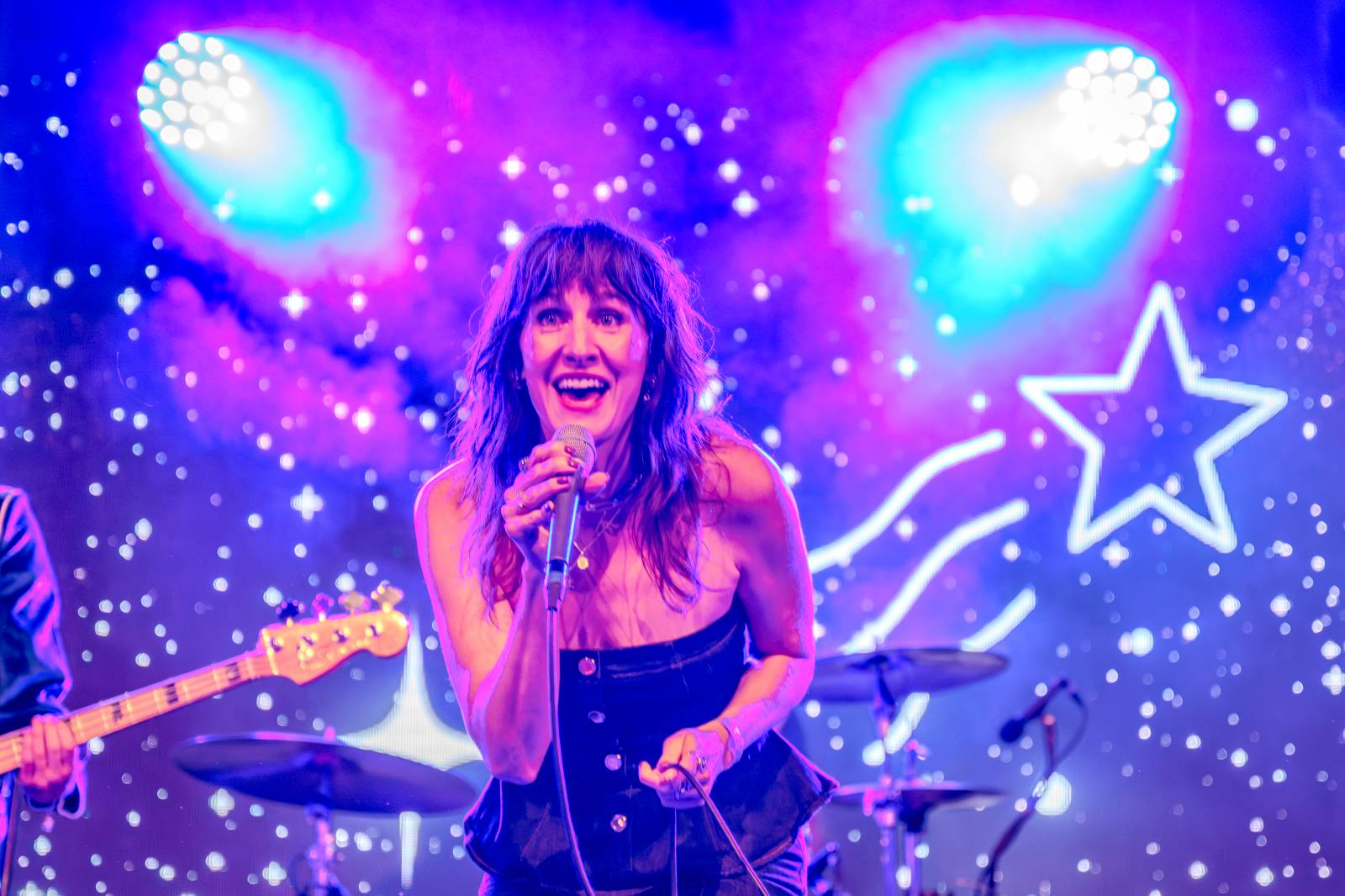 Michal Hrůza pozval fanoušky do Riegrových sadů, dorazila i Klára Vytisková