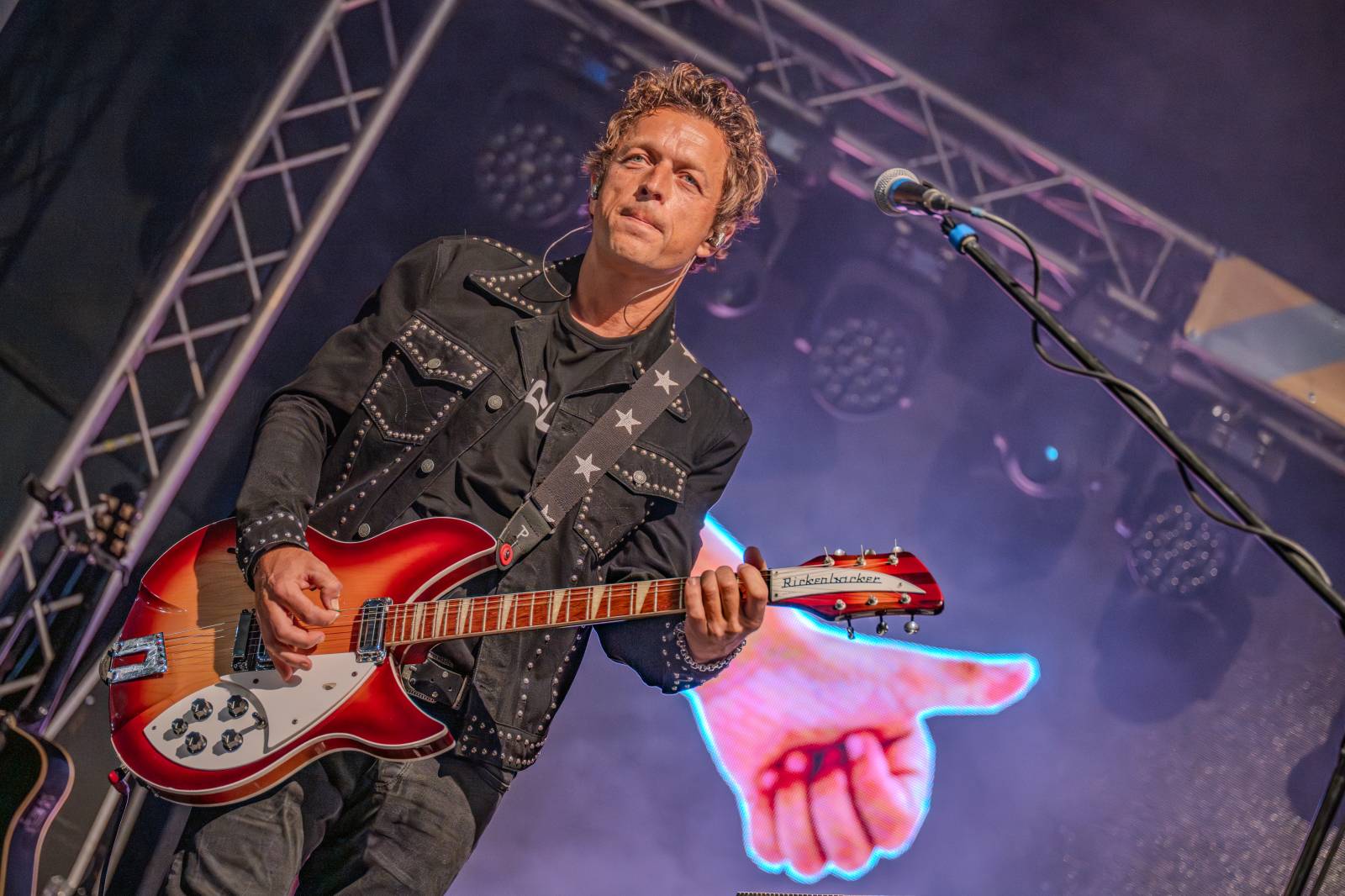 Michal Hrůza pozval fanoušky do Riegrových sadů, dorazila i Klára Vytisková