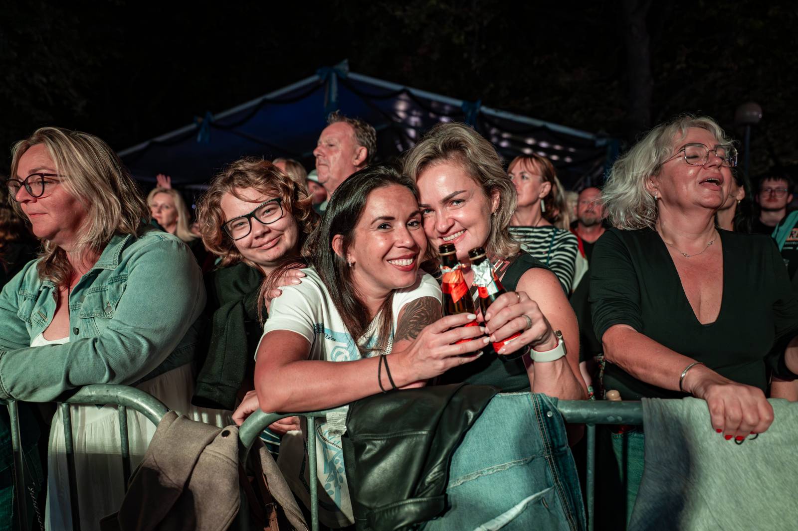 Michal Hrůza pozval fanoušky do Riegrových sadů, dorazila i Klára Vytisková