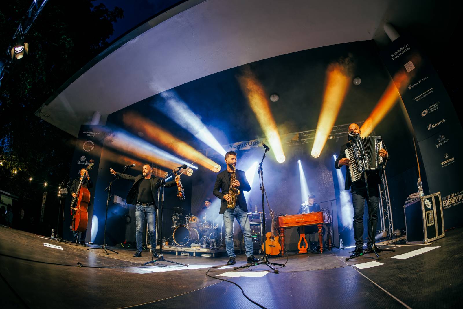 Kandráčovci přivezli do Prahy slovenský folklor, doprovodila je Marianna Železná