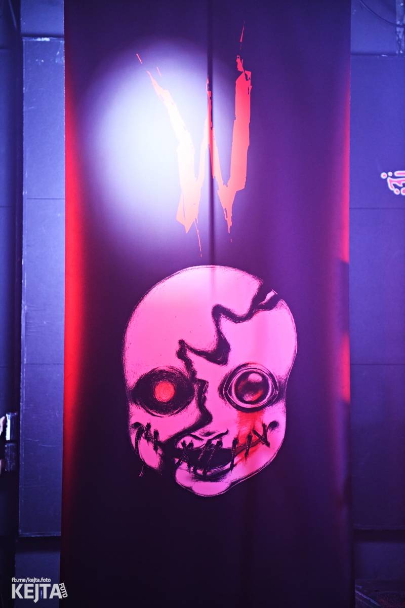 Energie na pódiu, komorní atmosféra pod ním. V Rock Café zahráli Svoloč, Rumble Ansamble a Wicked Dolls